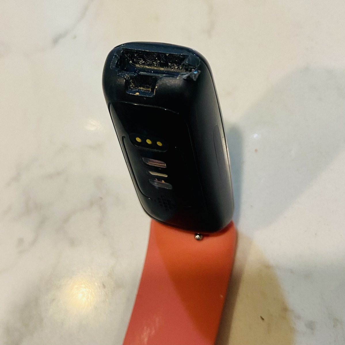 jasondownes's tweet photo. @FitbitSupport My 8 yr old daughter loves her Fitbit however I was very disappointed yesterday when it broke. She was simply taking off her jumper. We only bought this at Christmas &amp; expected so much more from your premium product. Can you please assist? https://t.co/X1qb1hMFVR