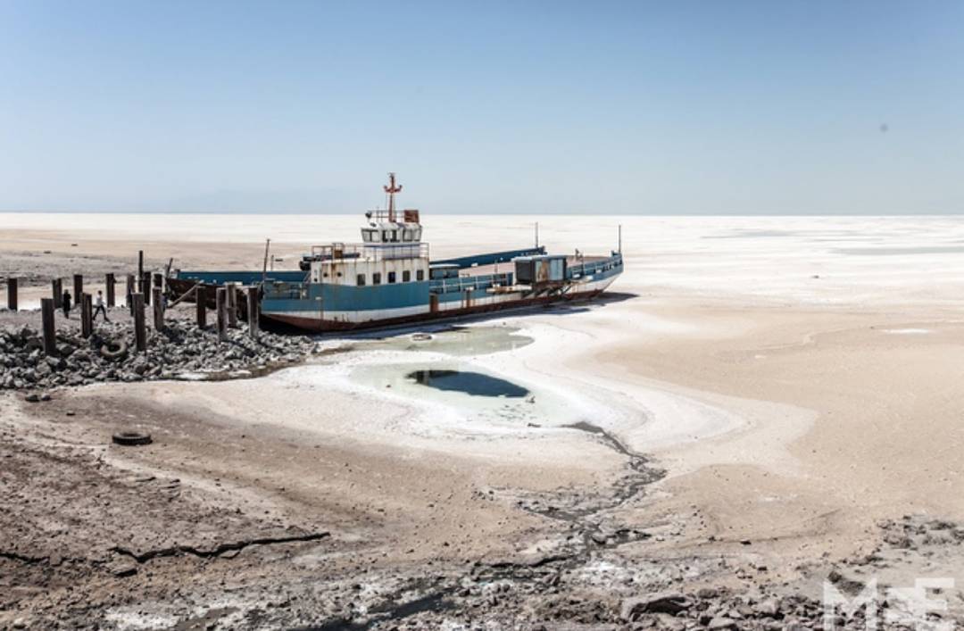 volkanlar's tweet photo. #SaltStorm is #Carcinogenic, it threatens the countries of the region
#SaveUrmiaLake https://t.co/N5gDLbxxAG