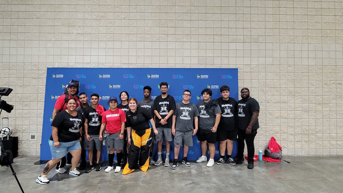 MRuiz_HHS's tweet photo. Our Hanks Unified Floorball team with a final score of 5-3 for the win. These athletes got the opportunity to meet the #2 &amp; #3 floorball mens team's in the world, Finland 🇫🇮 &amp; Czech Republic 🇨🇿. Great job Knights!!  @HanksKnighted @RCadena2001LTD 🛡🆙️ https://t.co/mNwwATx91H