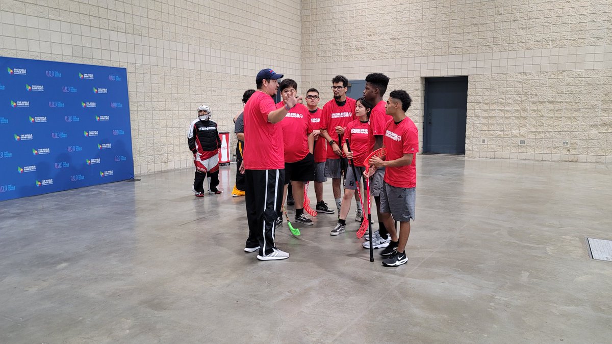 MRuiz_HHS's tweet photo. Our Hanks Unified Floorball team with a final score of 5-3 for the win. These athletes got the opportunity to meet the #2 &amp; #3 floorball mens team's in the world, Finland 🇫🇮 &amp; Czech Republic 🇨🇿. Great job Knights!!  @HanksKnighted @RCadena2001LTD 🛡🆙️ https://t.co/mNwwATx91H