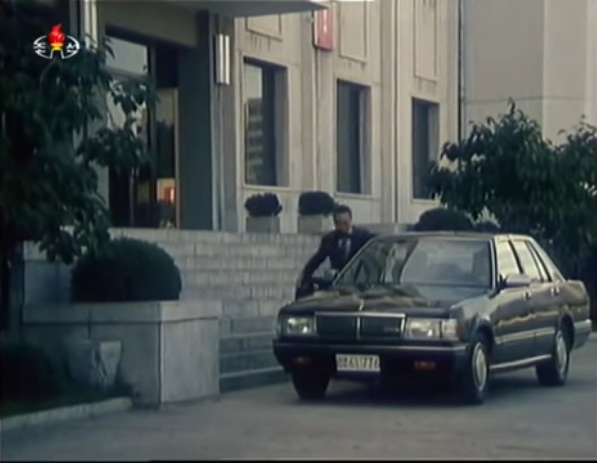 DPRK_cars's tweet photo. 日産　セドリック(Y31)
日産が誇る名セダン。ブロアムに加えスポーツ志向のグランツーリスモも追加され張りのあるデザインと組合わさり最強に見える。北朝鮮でもブロアムっぽいのも含め多数輸入されていて、今なお現役。https://t.co/oEFlKq9e1C