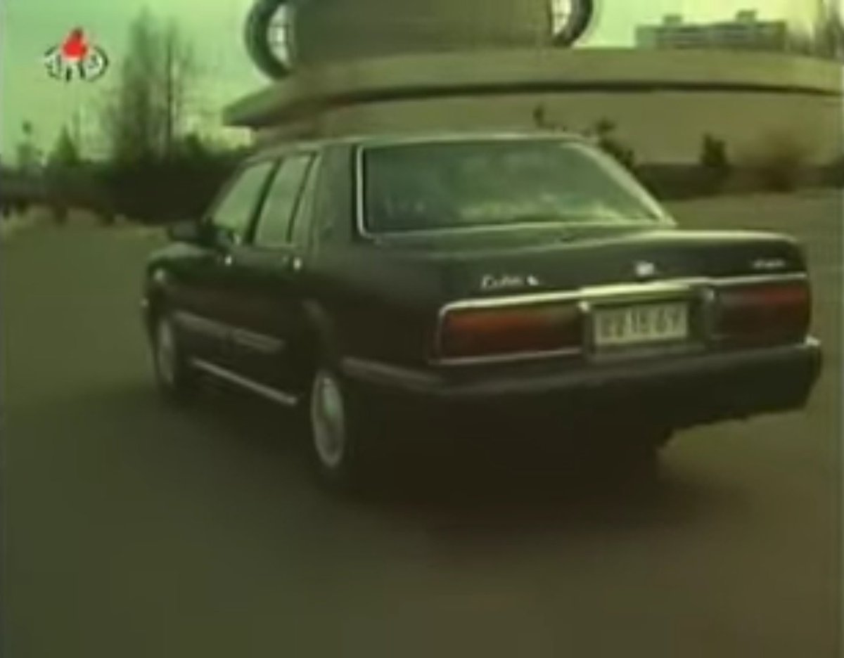 DPRK_cars's tweet photo. 日産　セドリック(Y31)
日産が誇る名セダン。ブロアムに加えスポーツ志向のグランツーリスモも追加され張りのあるデザインと組合わさり最強に見える。北朝鮮でもブロアムっぽいのも含め多数輸入されていて、今なお現役。https://t.co/oEFlKq9e1C