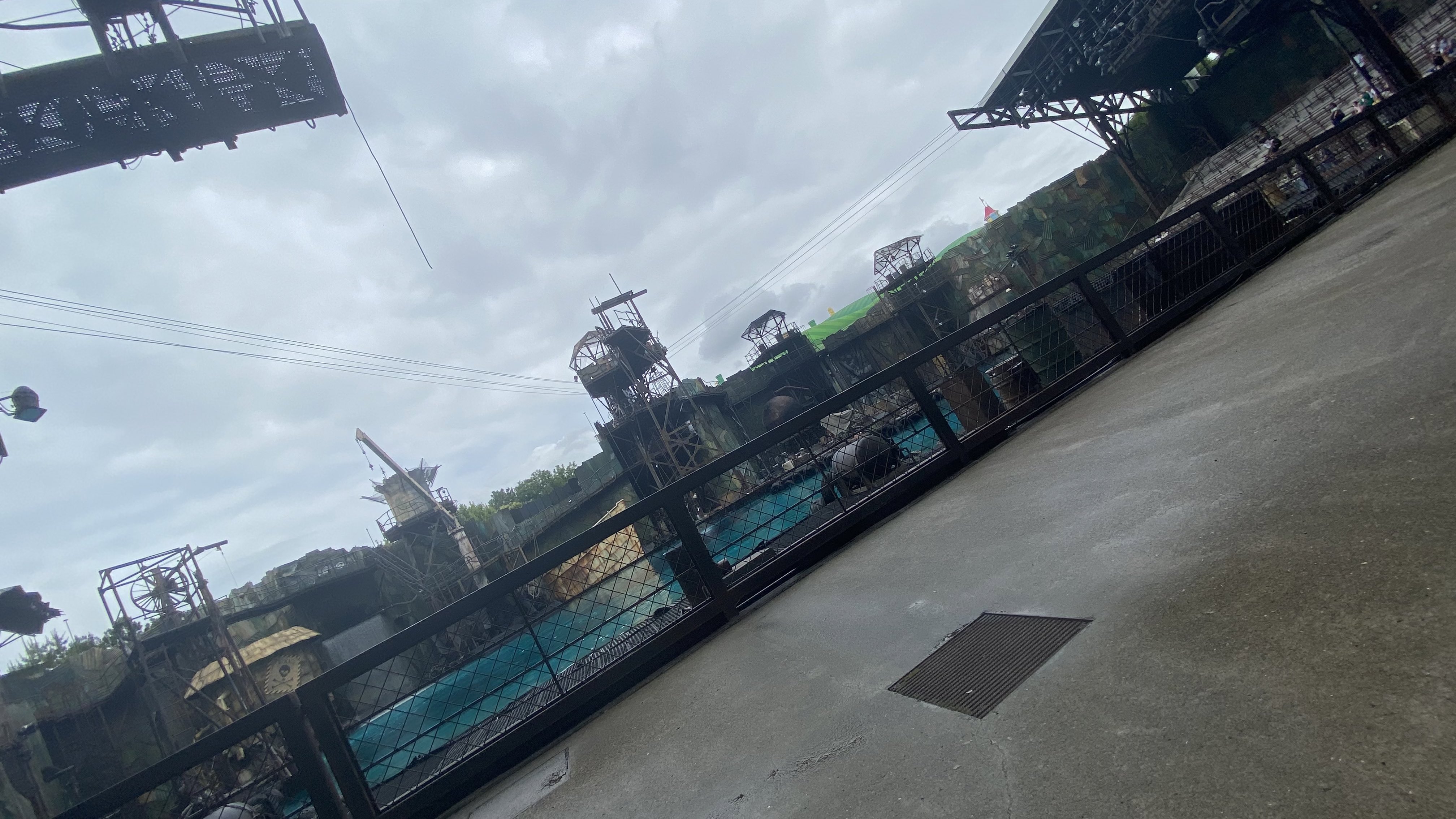 Usj専用垢nolimit Next未定 Usj Now ウォーターワールド 10 30 座席 最前列 飛行機真正面 T Co Abrao8fosq Twitter