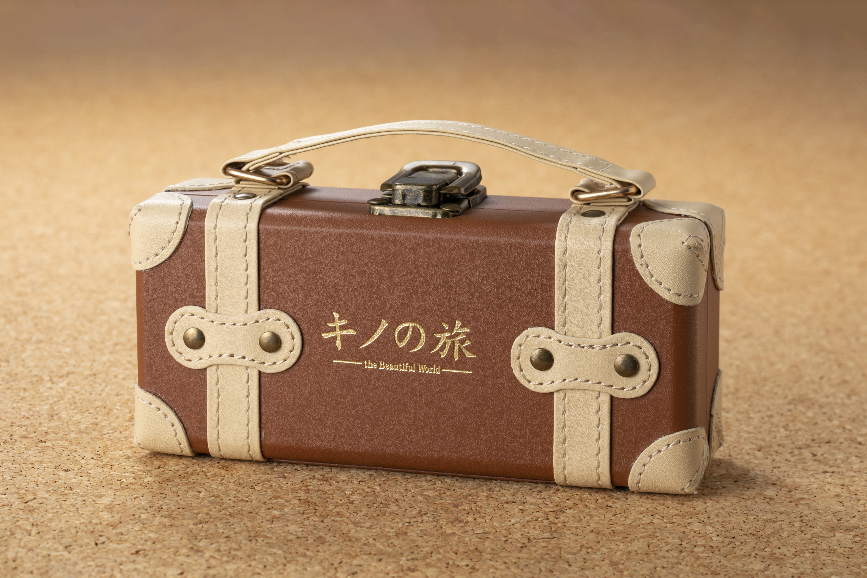 キノの旅　クリアポスター　ミニトランクポーチ　缶バッジ　布ポスター　くじ Amazon.co.jp: キノの旅 the Beautiful World オンラインくじA賞