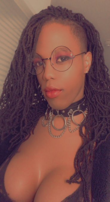 Let’s hit 1K and I’ll let someone who’s close fuck me???? https://t.co/ZXFjzVCSPj