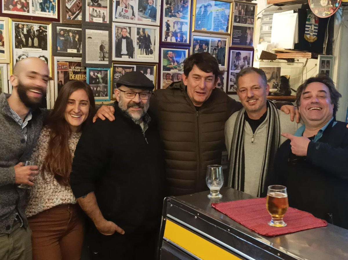 Si van para San José traten de conseguir una vip para El Submarino Amarillo… parece salido del tiempo y el espacio
Con el gran Gaston Malaespina (beatle eterno)