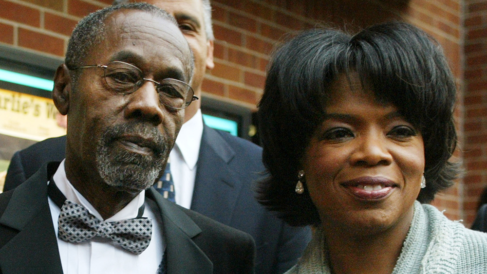 Vernon Winfrey, Oprah's Father, Dies at 89

Vernon Winfrey, the father to Oprah Winfrey and a former member of the Metro Nashville Council, died after facing a recent illness.

#SwishNewsApp | swishnews.onelink.me/WDmP/2b6129de

#Obituary #VernonWinfrey #OprahWinfrey
