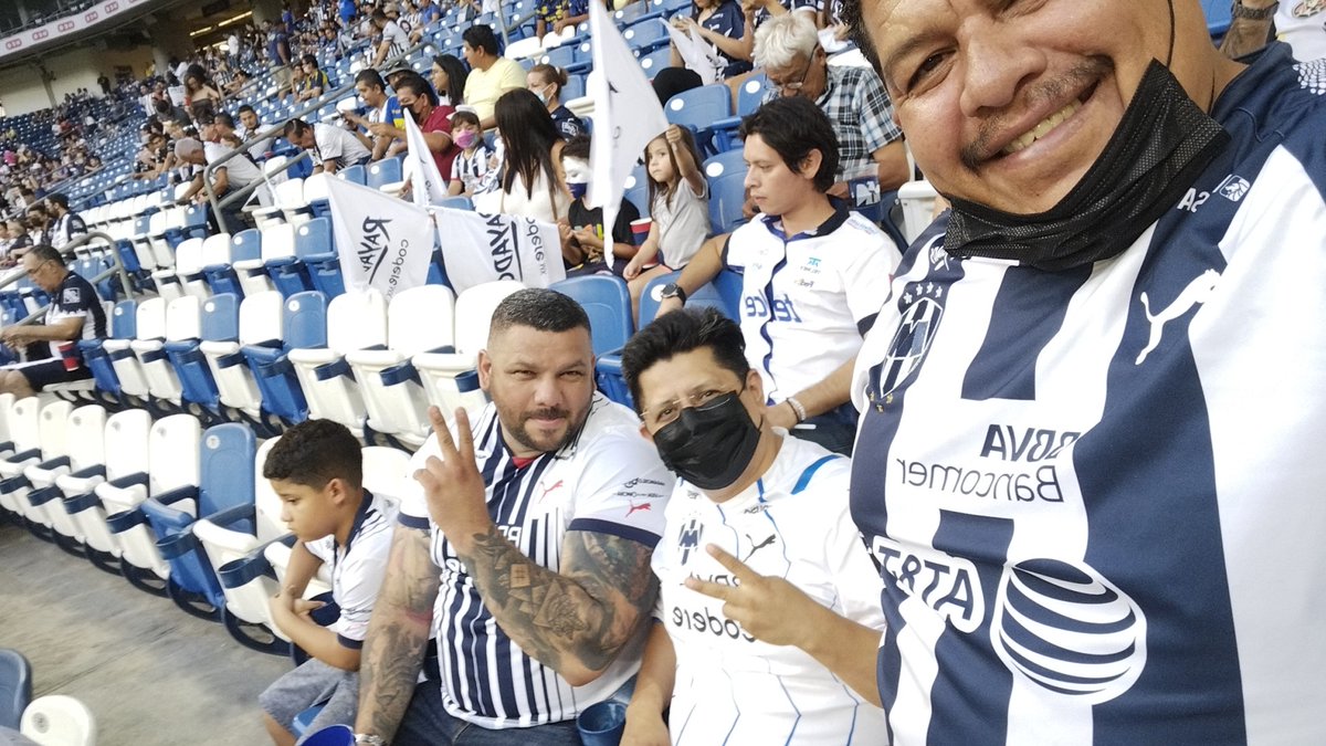 nimayesque's tweet photo. @JRPalaciosChapa saludos desde la casa de papá Lic cesar hdz, Alejandro Flores y Lic Alberto https://t.co/Loqg5KmXU8