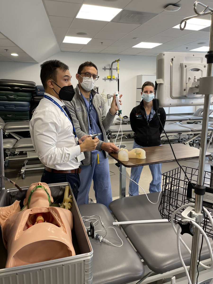 Stellar 3rd year fellow Chris Leba teaching our 1st year fellows bronchoscopy using his awesome 3D printed model at our procedures Bootcamp!🫁 @Sophiesticateit @GarudadriSuresh @Adali_Mtz @IantornoStefano @ajlechner Cat Blebea and Melanie Weingart @UCSFPCCMFellows @LekshmiMD