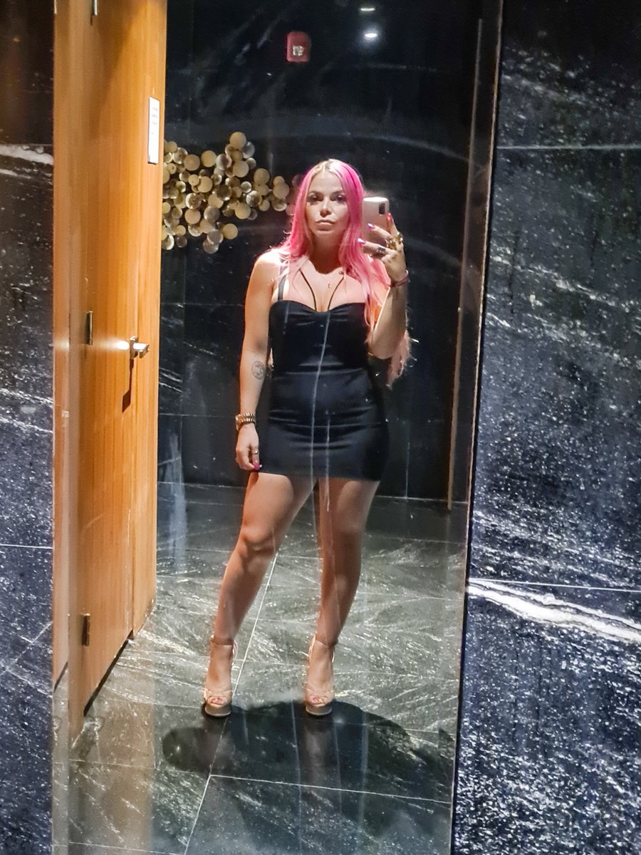 jess_btc's tweet photo. Que no pueda tomar el sol aún no significa que no pueda salir de rumba nocturna. Hoy andamos en modo celebración, brindo por todos ustedes locos y queridos Bitcoiners ¡sköl! 🍾 https://t.co/uPyLbcrOap