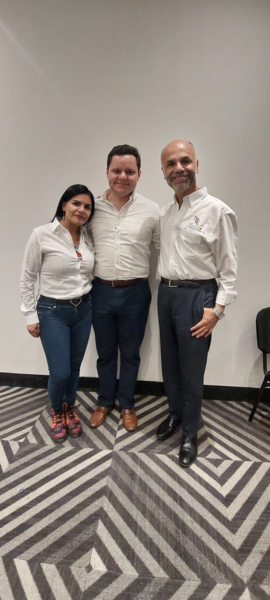Qué gusto saludarlos queridos amigos <a href="/luzmiazul/">Luz María Rodríguez +🤚🏻</a> y <a href="/baguilarc/">Bernardo Aguilar</a> 
Gran charla nutriente... gracias por venir a #Durango a fortalecer nuestras misiones... 💯
#Durango #MarceloEbrard 
#MarceloEsMiCarnal