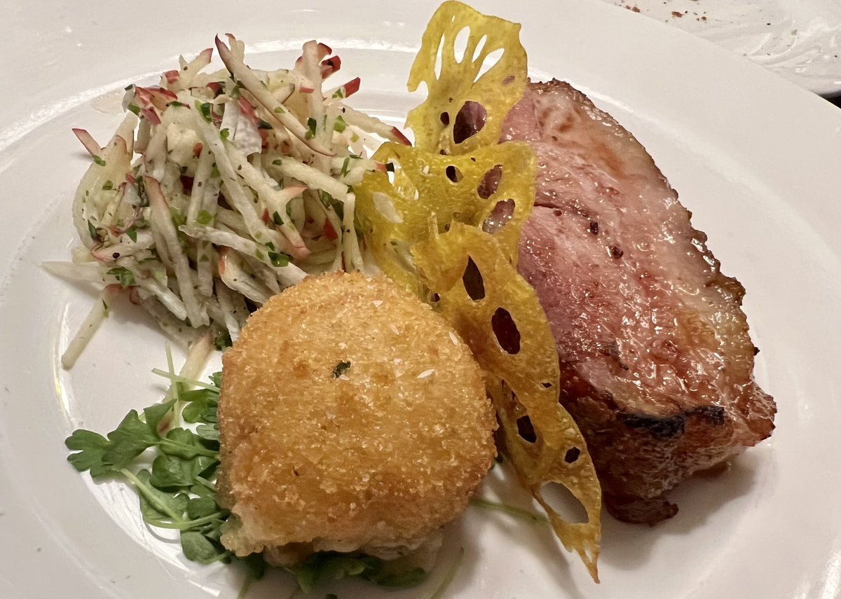 THEDIZWAH's tweet photo. Cheers! #WaltDisneyWorld #FlyingFish #Delicious https://t.co/msEUppSusM