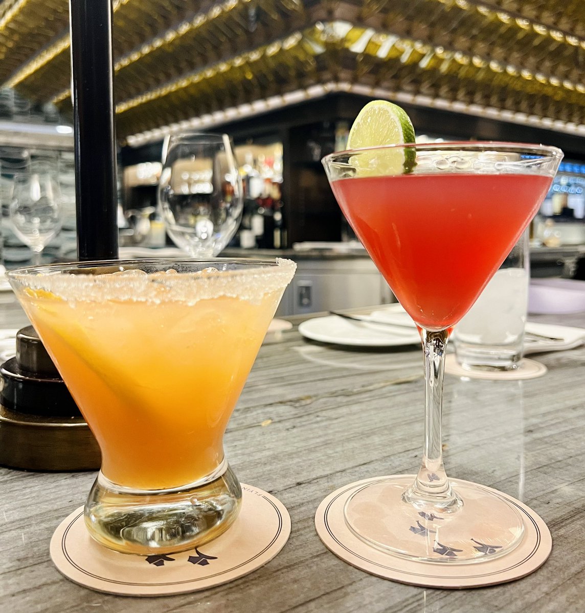 THEDIZWAH's tweet photo. Cheers! #WaltDisneyWorld #FlyingFish #Delicious https://t.co/msEUppSusM