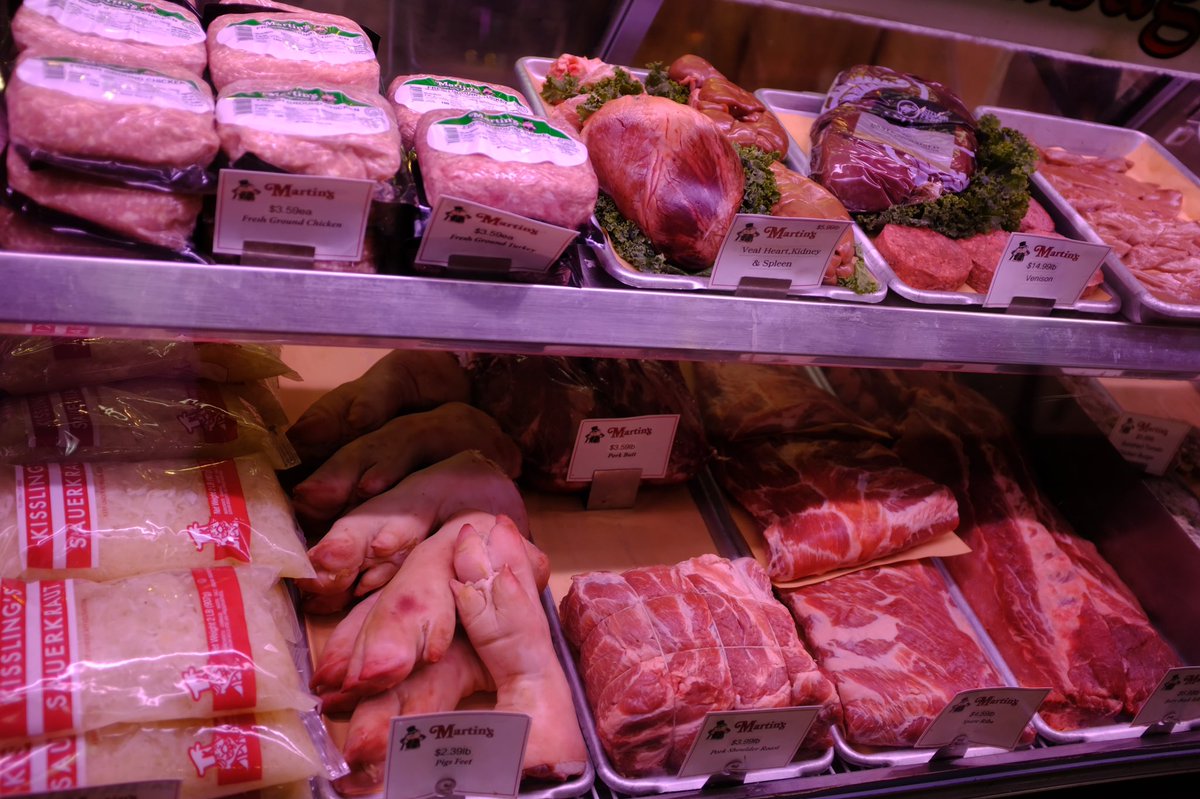 katagucci's tweet photo. Something healthy like 4-5 sausages #Philly #glizzy #streetphotography #photography #fujifilm #terminalmarket https://t.co/cneeCWBvpN