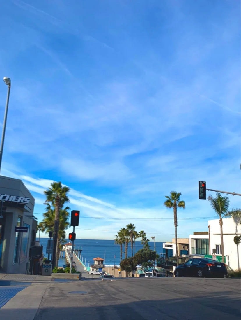 tamaralab's tweet photo. The sky is always there, it's the clouds that come and go #Sky #life https://t.co/p0v8WJFebF