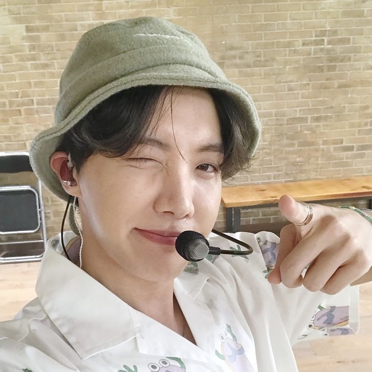myglosshy's tweet photo. — ARMY planea realizar una fiesta de stream 4 horas antes del lanzamiento del álbum de “Jack In The Box” con el objetivo de intentar que Hoseok ingrese al TOP10 de actos más reproducidos el 15 de Julio. Cuatro horas antes del comeback de Hoseok estaremos reproduciendo [+] #JHOPE https://t.co/JR819sZRvy