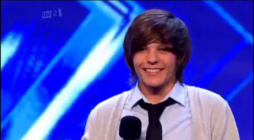 todays1dhistory's tweet photo. Today (July 10) in 2010 - Harry, Louis, and Zayn all audition for the X Factor judges!! 😭😭💗 https://t.co/scO6JRRvXk