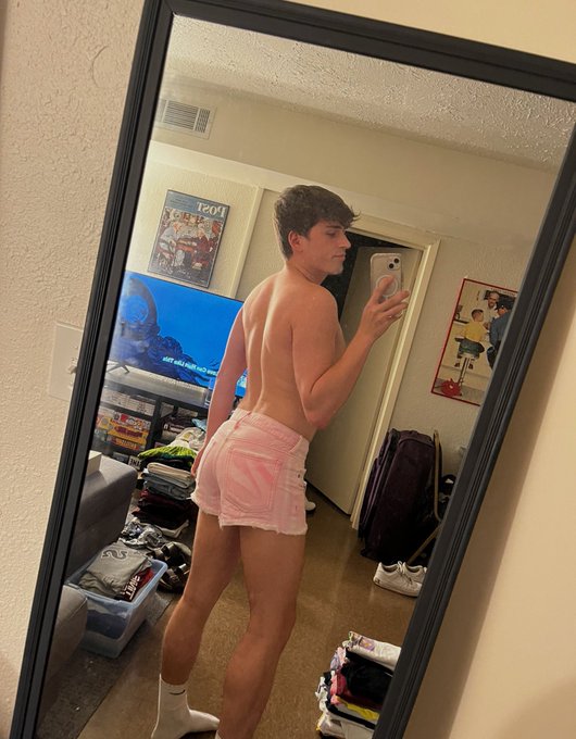 little pink https://t.co/9Oh6AM6c0O