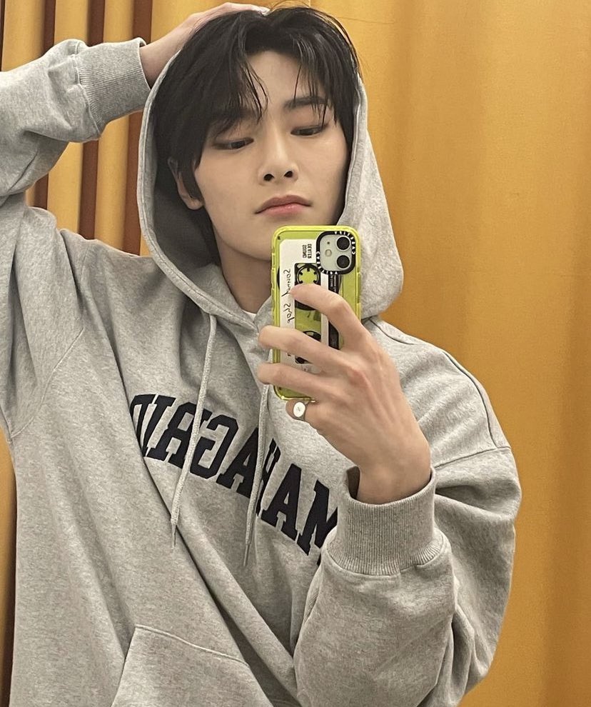 azaleons's tweet photo. ㅤㅤㅤㅤㅤㅤ
ㅤㅤㅤㅤㅤㅤ
                 azaleo nash silvestre. 
             new acc but not new to rp.
          from @seungbinned’s bmh au.
              rt or like to be mutuals.           
ㅤㅤㅤ  
ㅤㅤ https://t.co/mXydY7HYJN