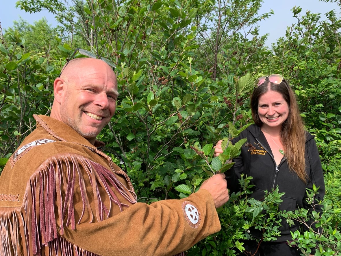 NewfoundlandNa's tweet photo. Bay St. George powwow makes triumphant return to Flat Bay. "We're very honoured to take part." - Newfoundland Naturals" 

Check out the article below by @NickWardCBC 

#Newfoundland #ComeHome2022
 #NN2022 #naturalmedicines #mikmaqpride #exploreNL 

https://t.co/Hora6k7f9C https://t.co/uCCjZw1NtZ