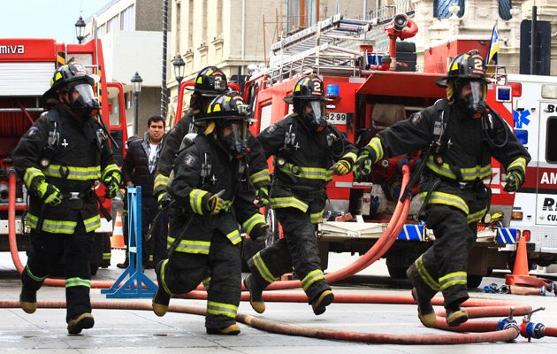 JuanPabloMoyita's tweet photo. Sabias que…
La nueva propuesta de la constitución, reconoce a los bomberos como una institución del sistema de protección civil dándole un mandato al estado, de cubrir la totalidad de sus gastos operacionales! 
Vota informado, pero buena fuente! Por eso #Apruebo https://t.co/JNLlt50zlj