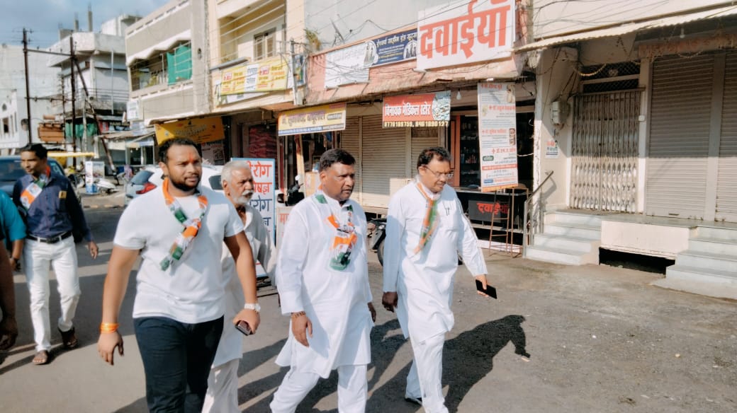 Cpmittal_INC's tweet photo. म. प्र. में स्थानीय निकाय चुनावों के प्रचार अभियान के तहत सुजालपुर विधानसभा के नगर पालिका परिषद के वार्ड 20 की प्रत्याशी श्रीमती नीतू खेमराज यादव जी के समर्थन में जनसंपर्क कार्यक्रम में शामिल हुआ और स्थानीय मतदाताओं से कांग्रेस के समर्थन में वोट करने की अपील की..1/2

@INCMP https://t.co/bys7mSyPUc