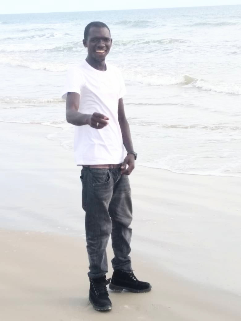 Free42Moussa's tweet photo. Cap Skiring beach, be happy inside #youngmo #khosse #pré #laye @elangeorgemusic @BiggFaa4 🌊🌊🌊 https://t.co/6yYyZdFMT5