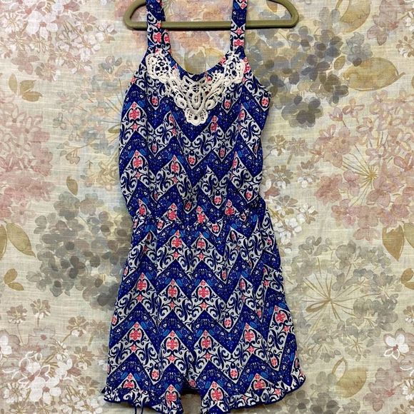 nikicream's tweet photo. So good I had to share! Check out all the items I'm loving on @Poshmarkapp #poshmark #fashion #style #shopmycloset #c9bychampion #faceplantdreams #lilybleu: https://t.co/kLMslRaZS9 https://t.co/dxWTaWMAIR