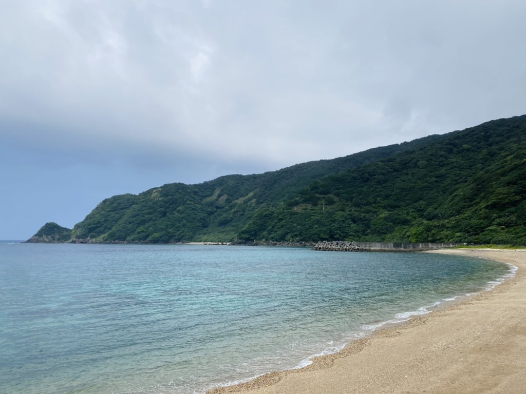 kikimikikiki's tweet photo. 須子��についた。
予約しているカフェ、オープン20分前だったので荷物置かせて貰おうと思ったらいいですよってもう入れてくれた😊おもった以上に可愛くて写真いっぱい撮ってる
#加計呂麻 #tikicoffee https://t.co/2jFAlybT4T
