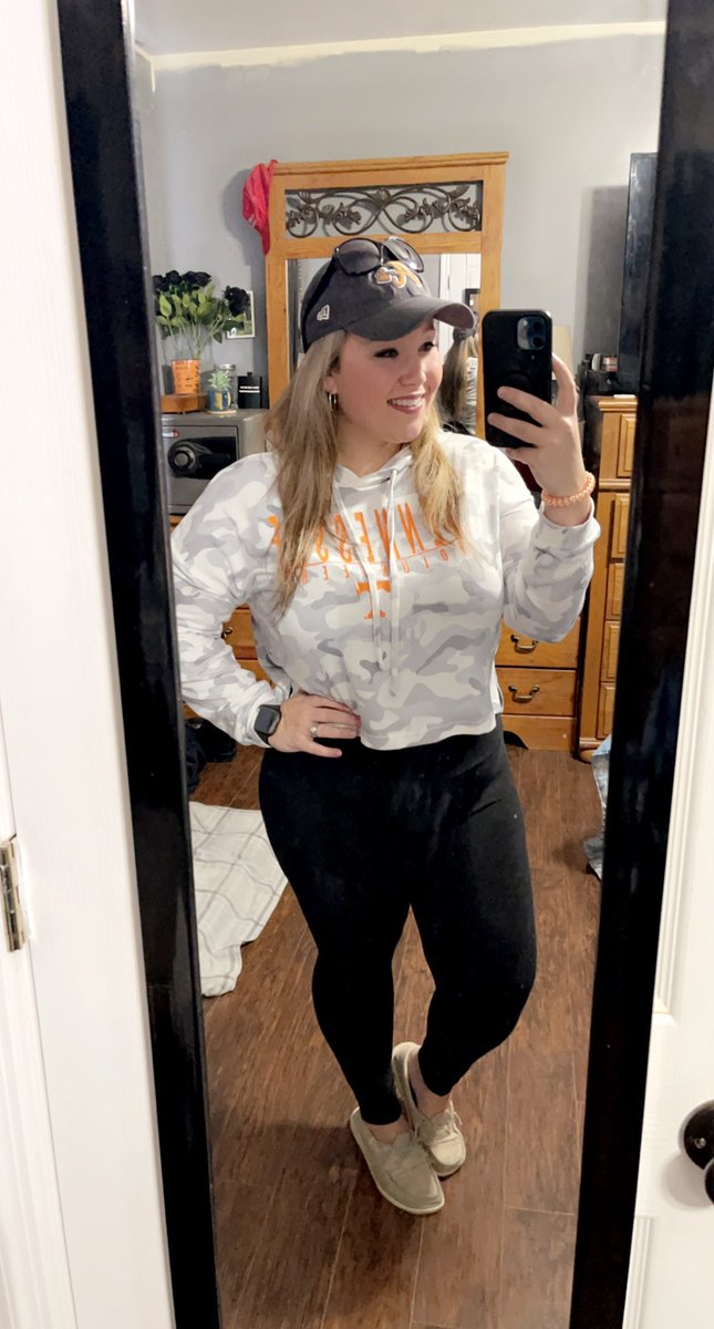 Jazzforfun2022's tweet photo. What I started working out in. My only fans has what I finished wearing 😏#onlyfans #workout #tennessee https://t.co/cu2CsbIi9B