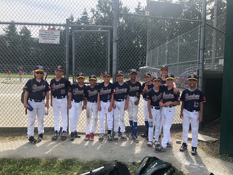 RCBAChuckers's tweet photo. Our  Chuckers 11UA team was in the Mid Summer Classic tournament in Abbotsford this weekend. They battled hard and had the opportunity to meet Edmonton Oiler’s goalie, Mike Smith, who was coaching his kids in the tournament. #keeponchuckin #rcbachuckers https://t.co/BKFleZPFlQ