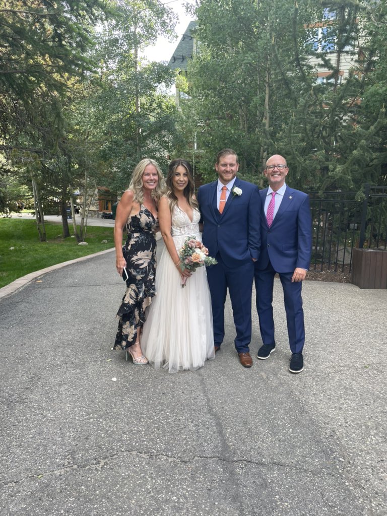 MattyCord's tweet photo. Congrats Chris and Annieβ€οΈβ€οΈLove you both!! @AESeagraves @pattyann117 #KeystoneColorado https://t.co/xv0ls7Hl59