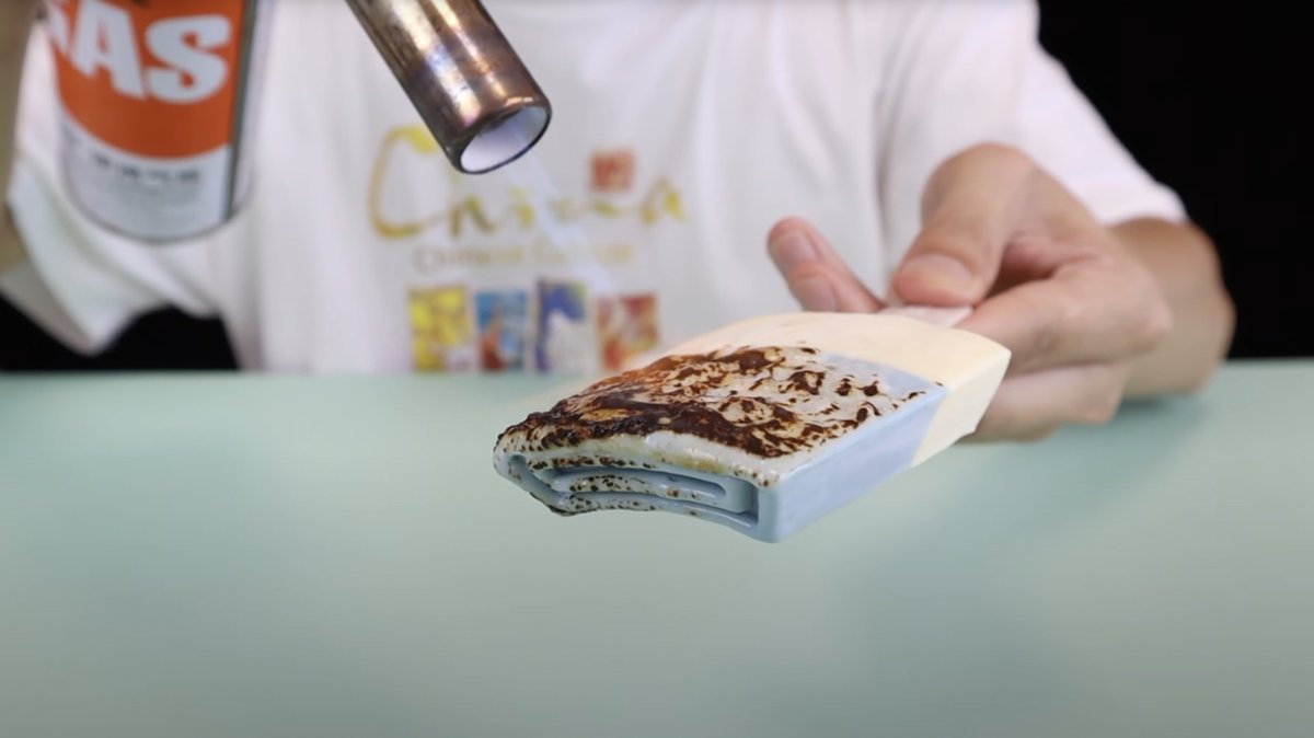 MothershipSG's tweet photo. Ice cream in China doesn't melt, comes under fire from netizens, sparks investigations: https://t.co/fPn3yO4cuo https://t.co/YQ34HouP3h