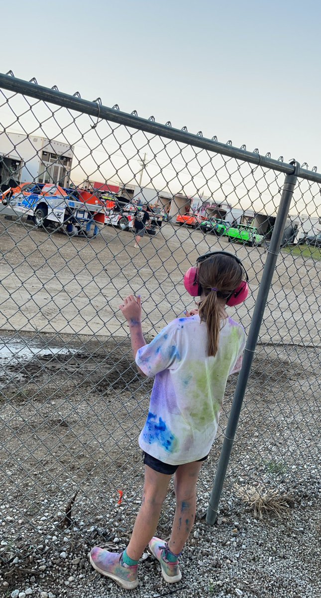 Husker_Zeeb's tweet photo. Support your local dirt tracks! We’re having a blast at @EagleRaceway! #ColorRunNight https://t.co/aNp9U9qdbV