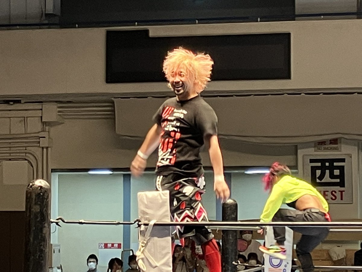 thechampakamine's tweet photo. おはようございます。

昨日はわが友ARA君のプロレスデビュー戦を観戦して来ました。

会場に入ると、あの何とも言えない雰囲気、そして何よりゴングの乾いた音がたまりませんでした😱

なんと😳あの聖地後楽園ホールで見事デビュー戦を勝利で飾りました‼️

ARA君おめでとーっ🎉✨ https://t.co/NLUZsm8u1z
