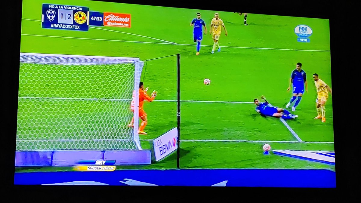 noemtzc22's tweet photo. @PedroContrerasM @ayudaizzi Comprame un aparato en $1200 con un mes gratis de SkySoccerPlus y luego pagas al mes 200 y listo https://t.co/k0gMv8MYoi