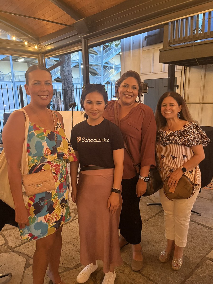 StudentAcademi1's tweet photo. @ASCAtweets @SchooLinks Saturday night 107 degree weather and Proud to be representing @saisd at #ASCA22 @austintexasgov #nolimits @SAISD_Counselor @CASTtechSchool @PawsitiveCnslr @ATXConventions https://t.co/BEc5Unqv9O