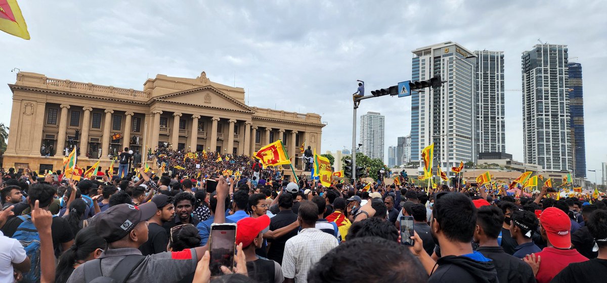 aaashii's tweet photo. #GoHomeGota2022 #GoHomeGota Proud to be here when this historical moment happened. People were very helpful. Some offered free rides and food. For the first time in my life I did not get harassed by a single man while walking home in middle of the night. Best 25km I've walked https://t.co/LR7xI5otFc