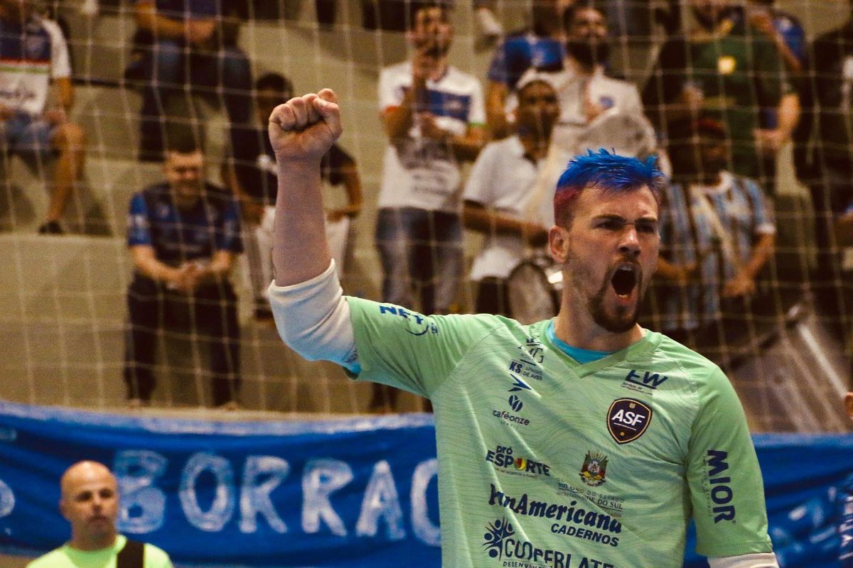 zanella_rafa's tweet photo. Eu amo muito oque eu faço! 💙📷🇮🇹#ForzaAzurra https://t.co/ZB046AHkPt