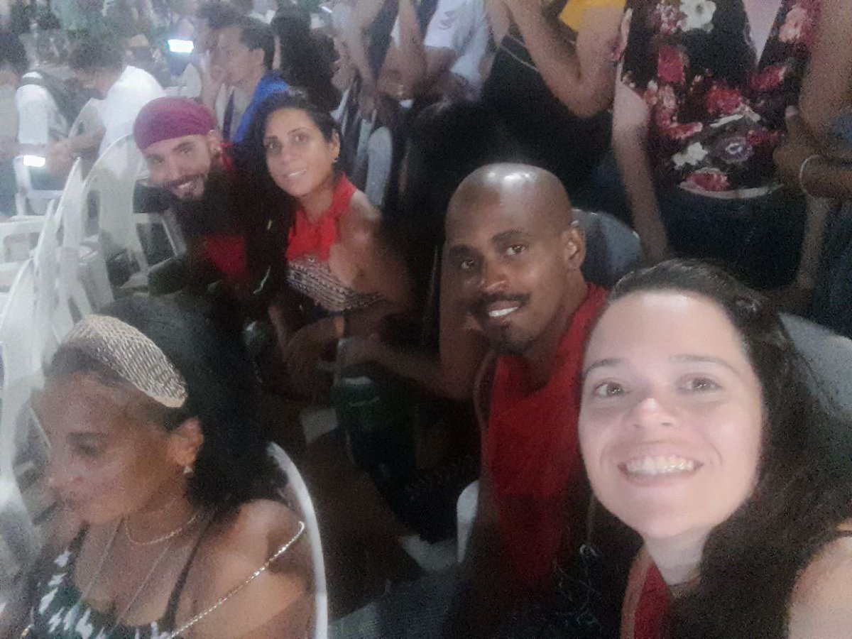 PanuelosRojos_'s tweet photo. Jóvenes con #PañuelosRojos disfrutando del I Evento de Bailes Urbanos que ha organizado la #UJC_Holguín como parte de las iniciativas para la etapa de verano.  

#SemanaAntimperialista en #Holguín porque al imperialismo #NiTantitoAsí!!

#YoUsoPañueloRojo 🚩!!
#CubaPorLaPaz!! https://t.co/L3tlGZzwgc