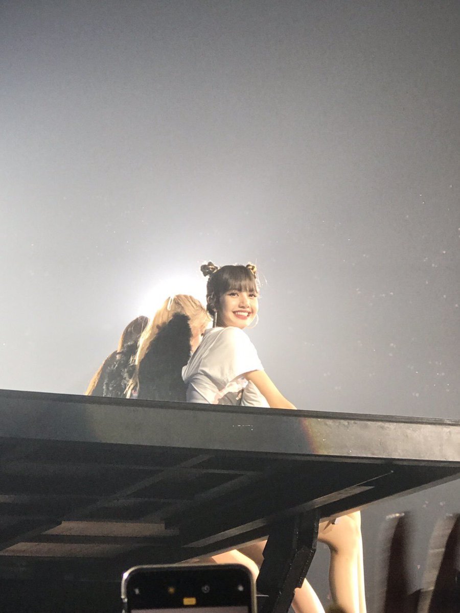 timetolili's tweet photo. 190713 (3 years ago today)
Lisa at BLACKPINK in Thailand Encore Day 2 https://t.co/yojDVJSGal