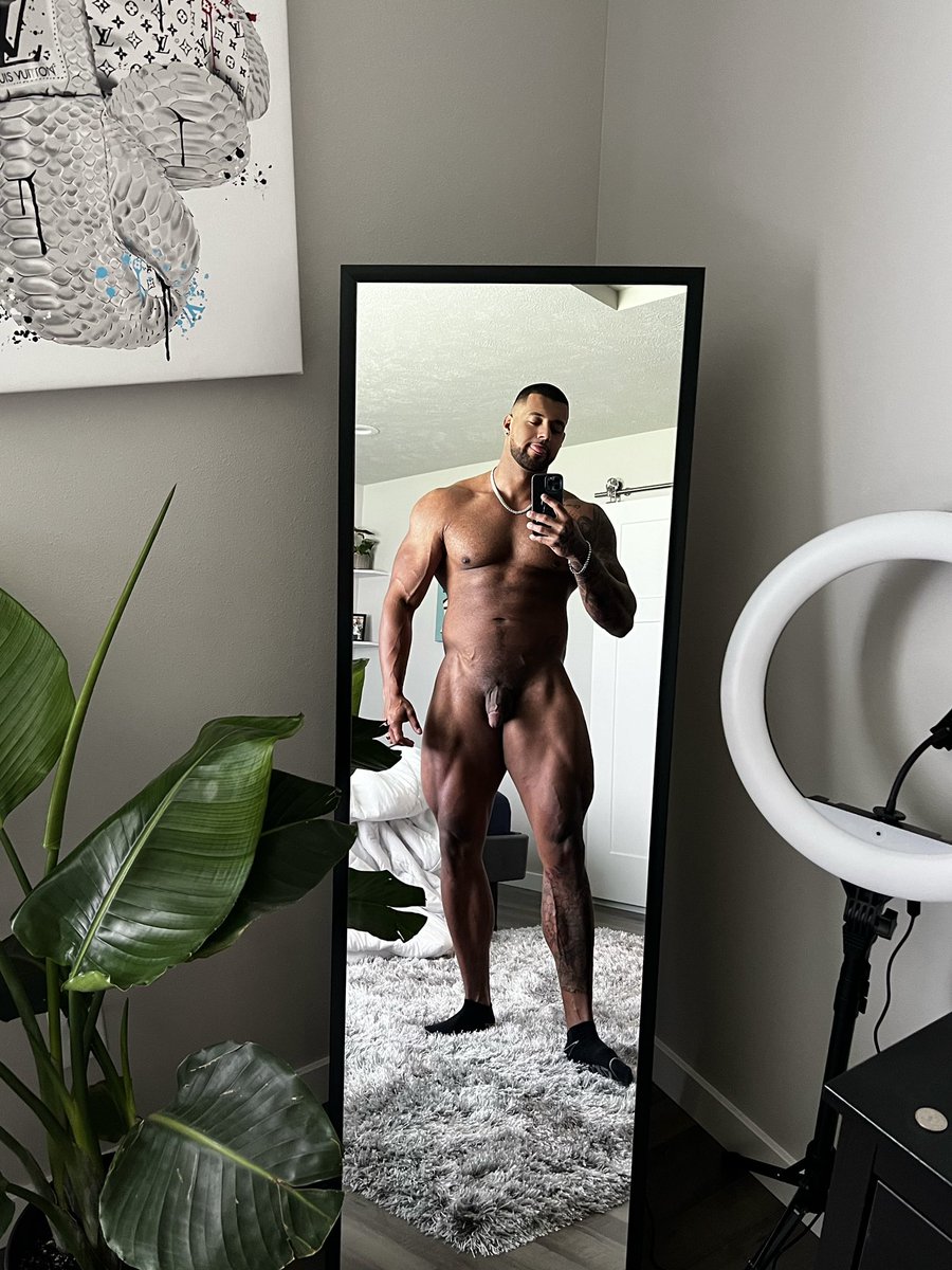 PRMusclePapi's tweet photo. I got FCK I need U 😏 https://t.co/XvwTpCE4ix