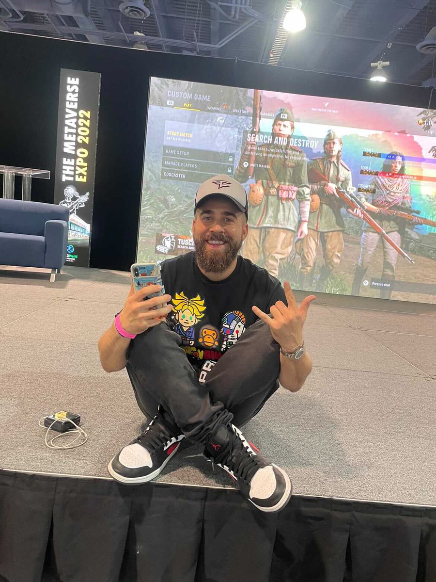 took 3rd place and $3,000 at the $30,000 Call of Duty Sniping tourney in Las Vegas ! 🔥🙌🏽🎮🤑 
who wants a dollar 🤝