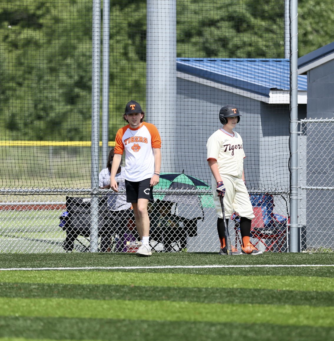 sharonljones230's tweet photo. Coach Nick Tarasi @TigersPgh in action. One of the best coaches Garrett Jones #12 has experienced. #Daytonohio #GMB #rawlingsboys #Rawlingtigers #lifelesssons #Pittsburghbaseball https://t.co/z95fr8F5fv