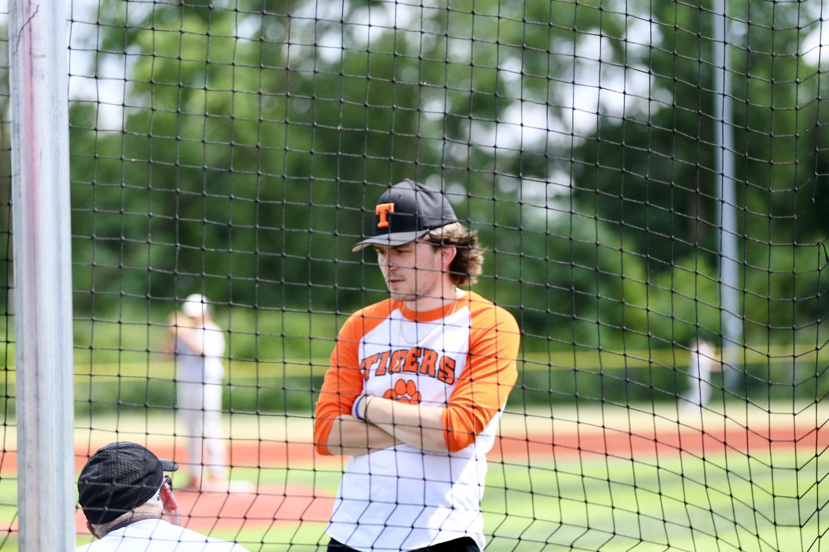 sharonljones230's tweet photo. Coach Nick Tarasi @TigersPgh in action. One of the best coaches Garrett Jones #12 has experienced. #Daytonohio #GMB #rawlingsboys #Rawlingtigers #lifelesssons #Pittsburghbaseball https://t.co/z95fr8F5fv