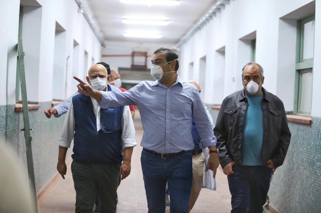 50 HORAS SIN NOVEDADES DE MI MAMÁ

Desde el pasado jueves, a las 22, que ni mis hermanos ni yo tenemos novedades del ESTADO DE SALUD de mi mamá internada hace exactamente DOS SEMANAS en el hospital de Campaña de #Corrientes 

Usualmente los informes se brindan por la noche.

(+)