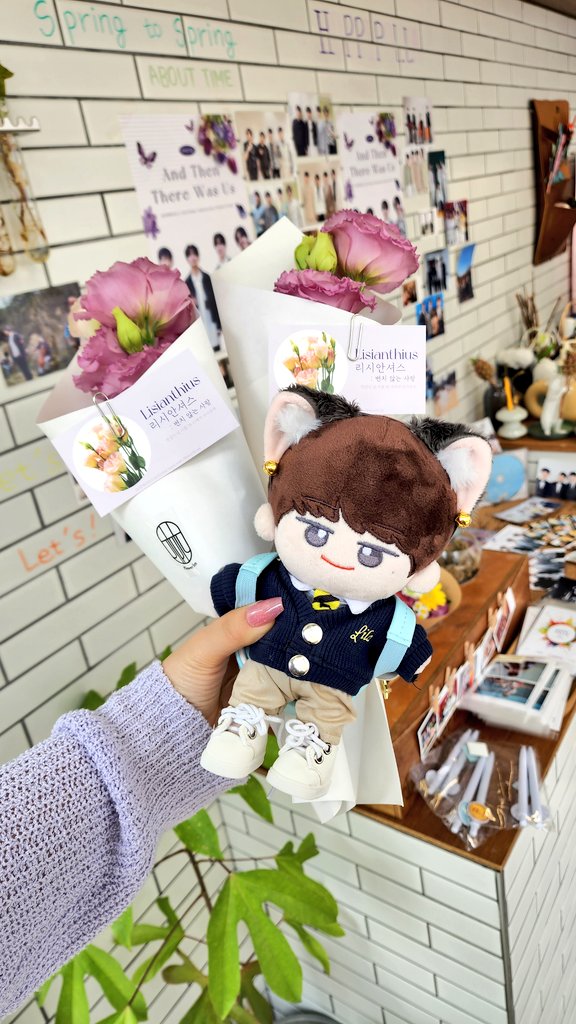 hoduluv0814's tweet photo. 호피폴라 3주년 이벤트 꽃집에 다녀왔어요:)
꽃들과 호피폴라로 가득한 공간 너무 좋았습니다..!!
호피폴라 뽀에버🫰🏻🫶🏻❤️

#And_Then_There_Was_Hoppipolla
#나란히_서서_걸어갈_우리의_노래 https://t.co/XIFsB49bee