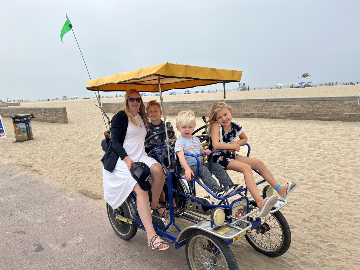 coacheagan's tweet photo. Family vaca time in Huntington Beach #califam https://t.co/vYsgY1tptK