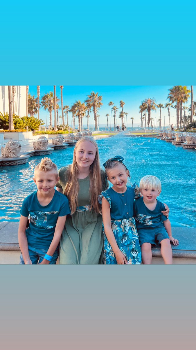 coacheagan's tweet photo. Family vaca time in Huntington Beach #califam https://t.co/vYsgY1tptK