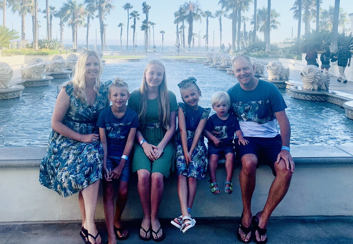 coacheagan's tweet photo. Family vaca time in Huntington Beach #califam https://t.co/vYsgY1tptK